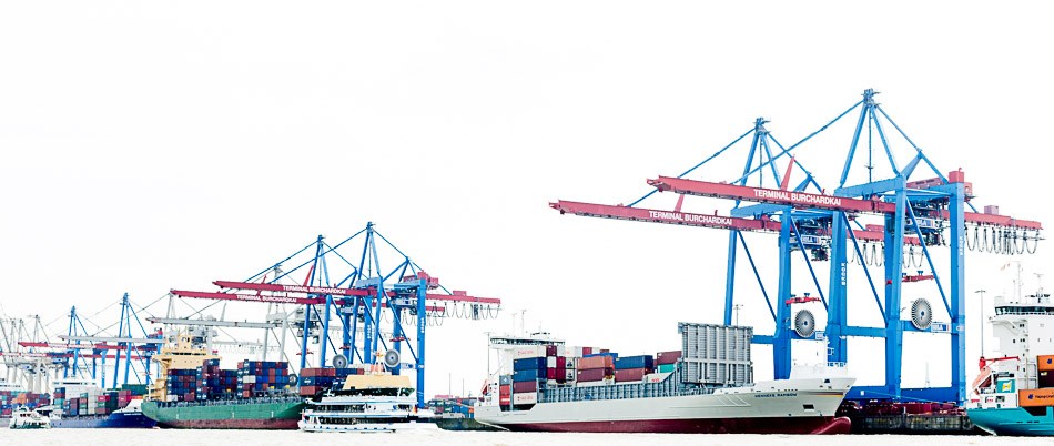 Containerbrücken und Schiffe im Hamburger Hafen